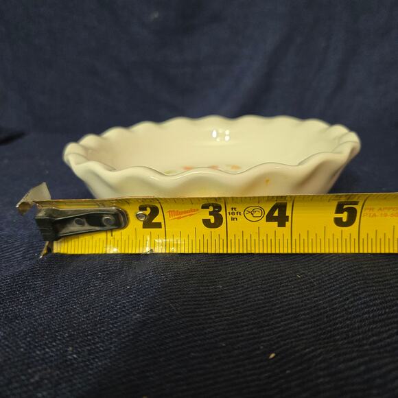 Small Fruit Tart Plate with Recipe Scalloped Edge - Picture 4 of 6